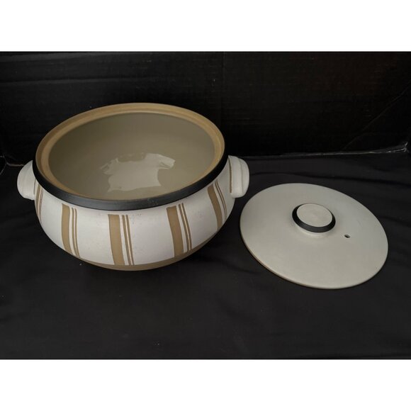 Denby Gourmet Stoneware Tan Vertical Stripes 2 qt Covered Casserole - Picture 4 of 15